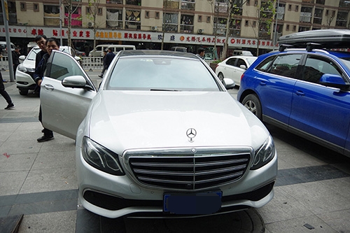 奔馳E300L全車貼威固V70附加側(cè)